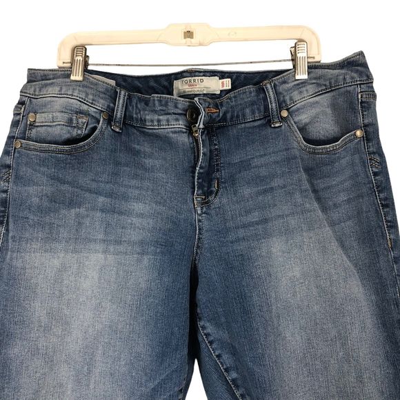Torrid Boyfrind Midrise Jeans SZ 18 w/fade & Whiskering, Plus SZ Close Fit - Picture 6 of 7